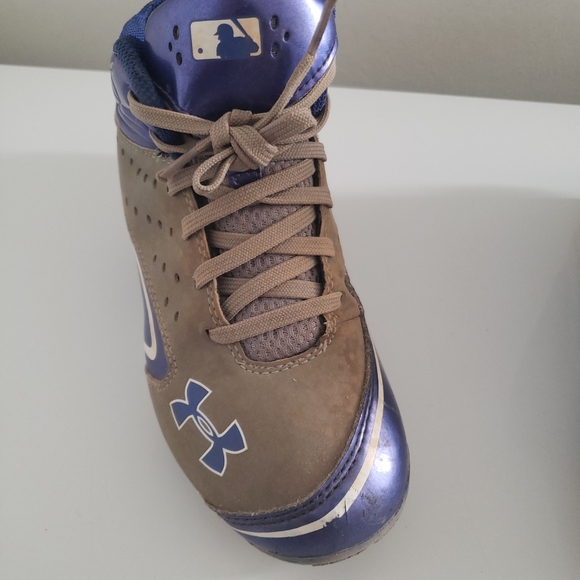 Boy’s Under Armour Baseball Cleats - Picture 11 of 16